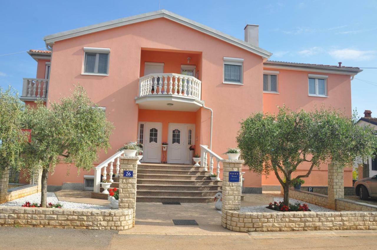 Apartments Rosa Umag Exteriör bild